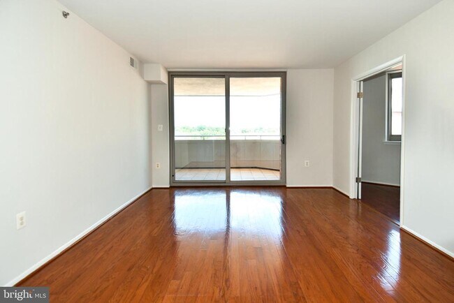 Foto del edificio - 1001 N Vermont St