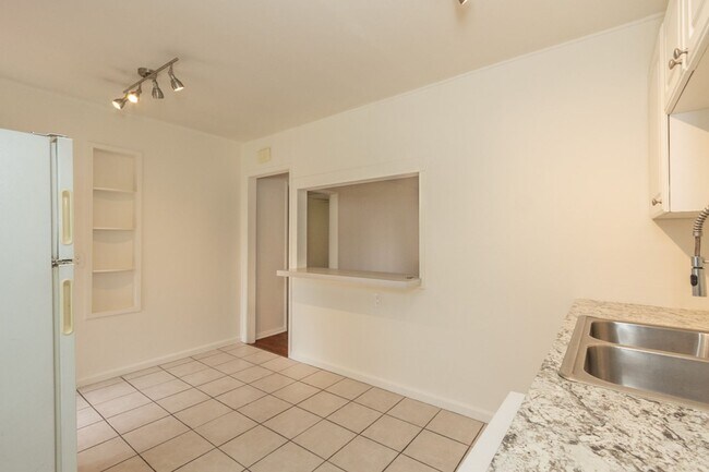Foto del edificio - Charming 2 bed /1 Bath Duplex in Pacific Beach 8 Blocks From the Ocean!