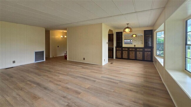Foto del edificio - 7393 Fairlane Ave