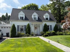 Building Photo - 18 Shoreview Rd