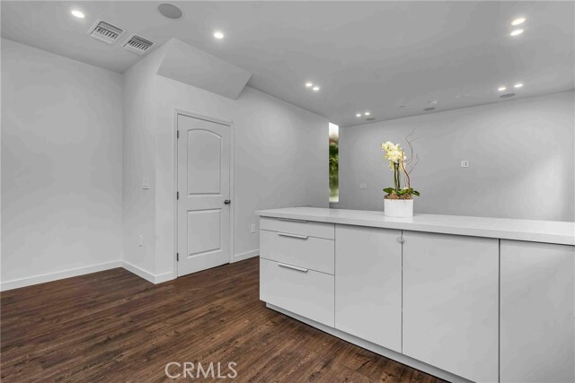 Foto del edificio - 17649 Calvert St