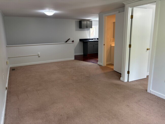 Foto del edificio - 975 Sanders Cir