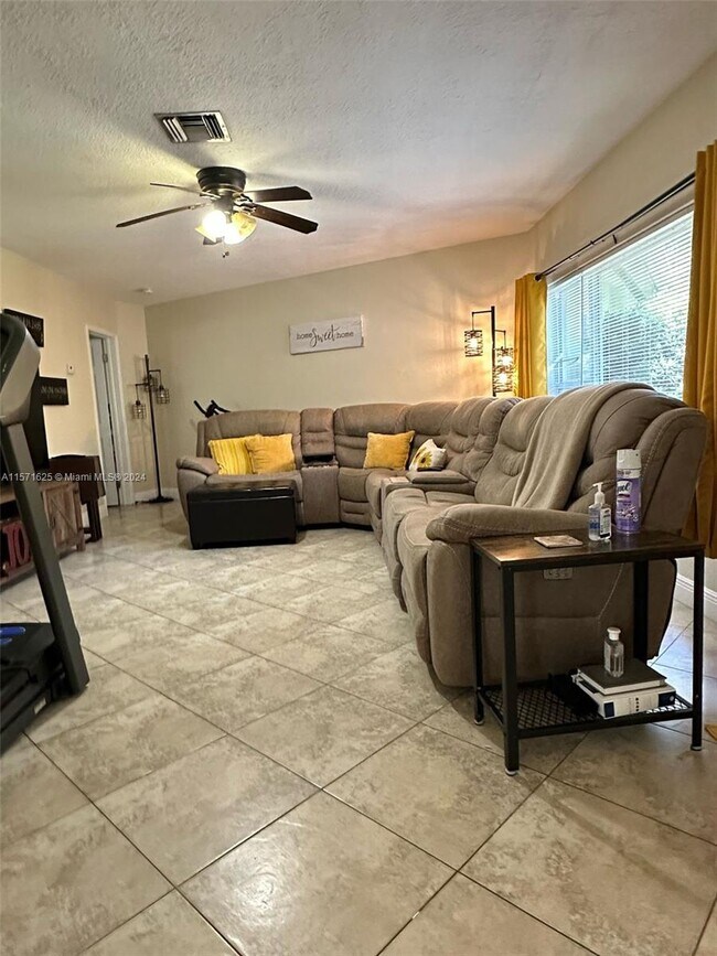 Foto del edificio - 1753 NE 18th St