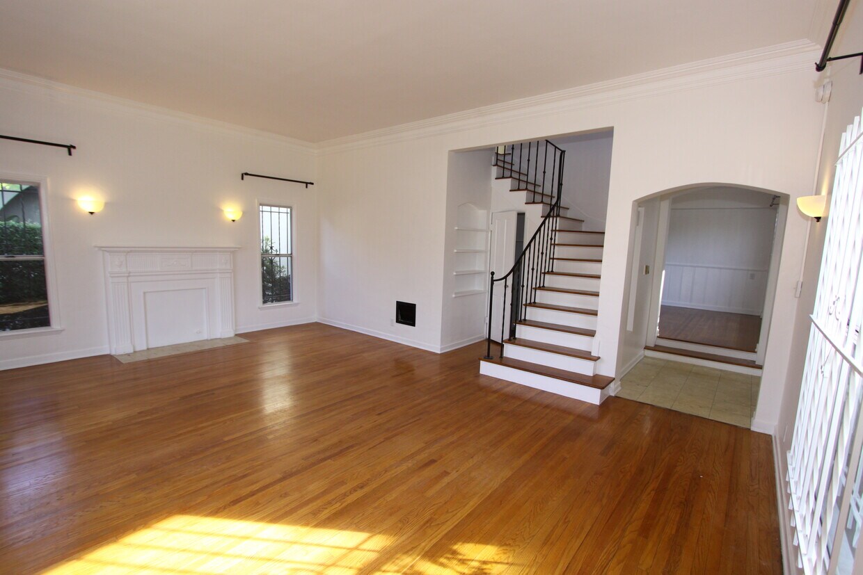 5869 Whitworth Dr, Los Angeles, CA 90019 Townhome Rentals in Los