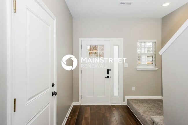 Foto del edificio - 3 Bedroom Pet-Friendly Home in Jeffersonville, IN with Main Street Renewal