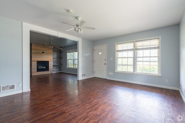 3 habitaciones, 2,5 baños - Sala de estar - 3010 Taylorsville Rd