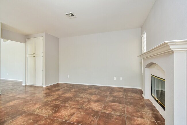 Foto del edificio - 1621 Running Creek Dr