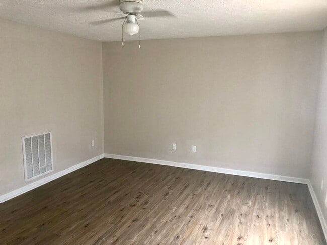 Foto del edificio - 3 Bedroom Townhouse