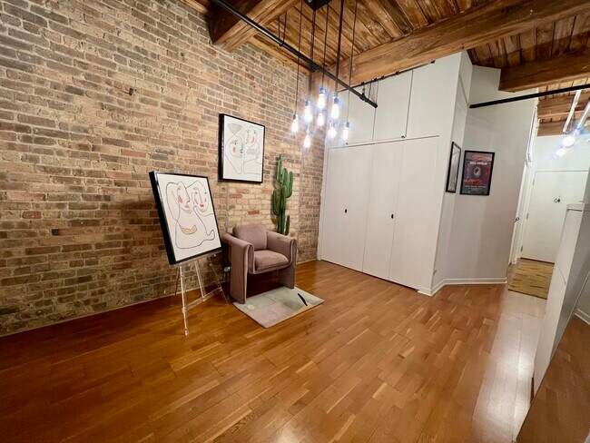 Foto del edificio - 225 W Huron St