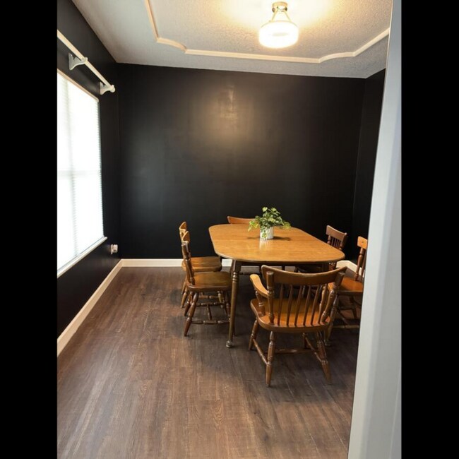 Foto del edificio - 605 Adens Woods Ct