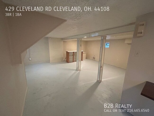 Building Photo - 429 Cleveland Rd