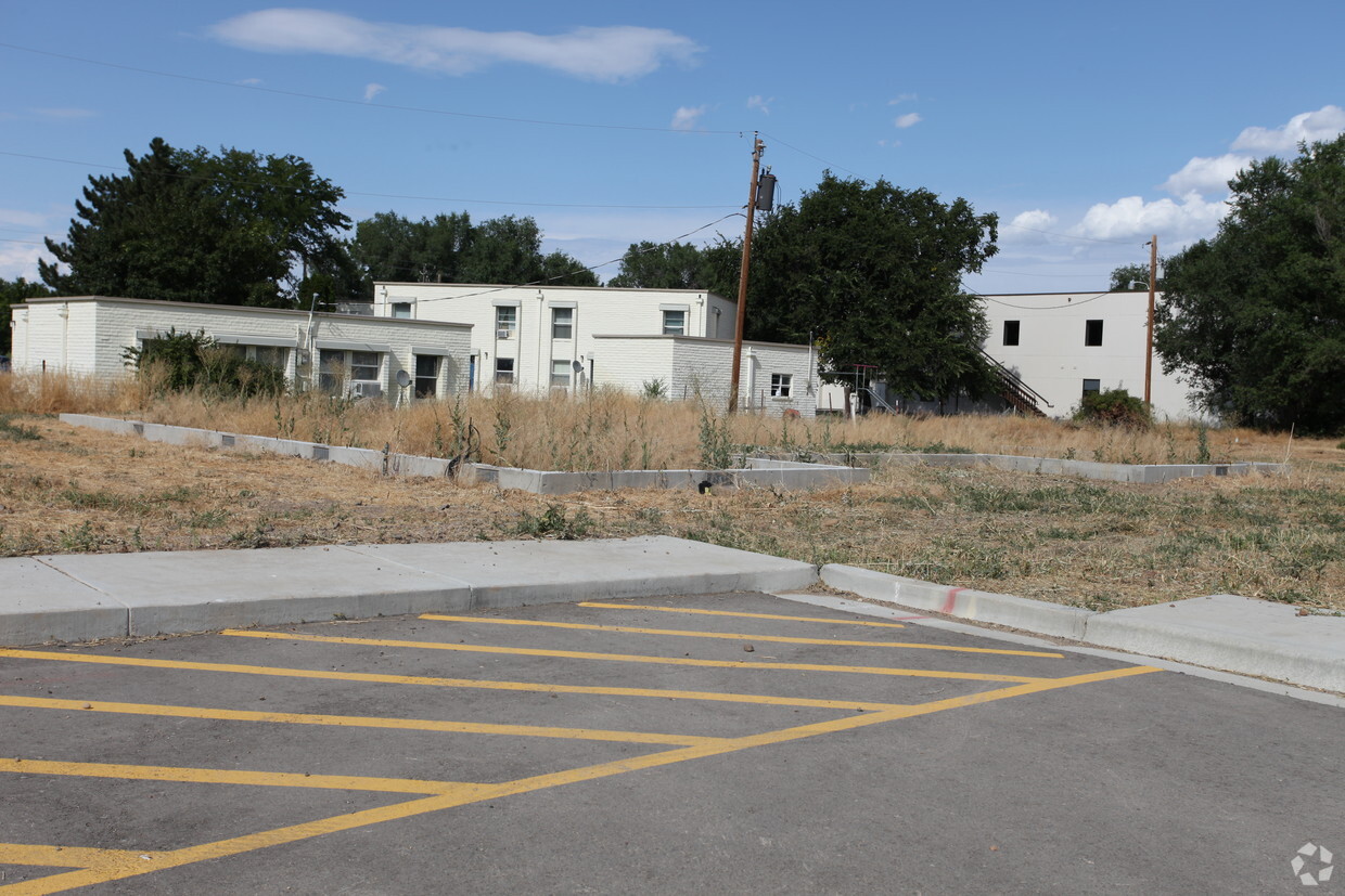 Building Photo - N 18th St E