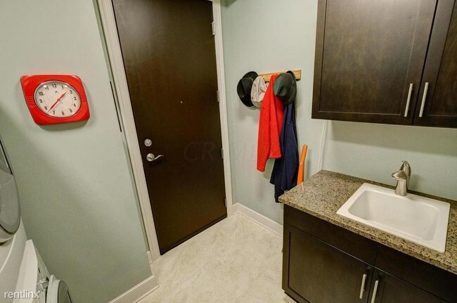 Building Photo - 2 br, 3 bath  - 1145 N High St Unit 308