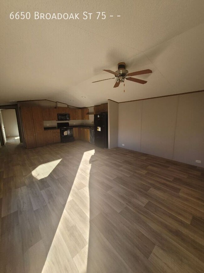 Foto del edificio - 6650 Broadoak St