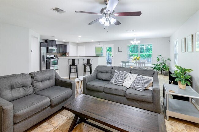 Building Photo - 904 Strickling Dr