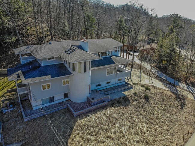 Building Photo - Breath Taking View!