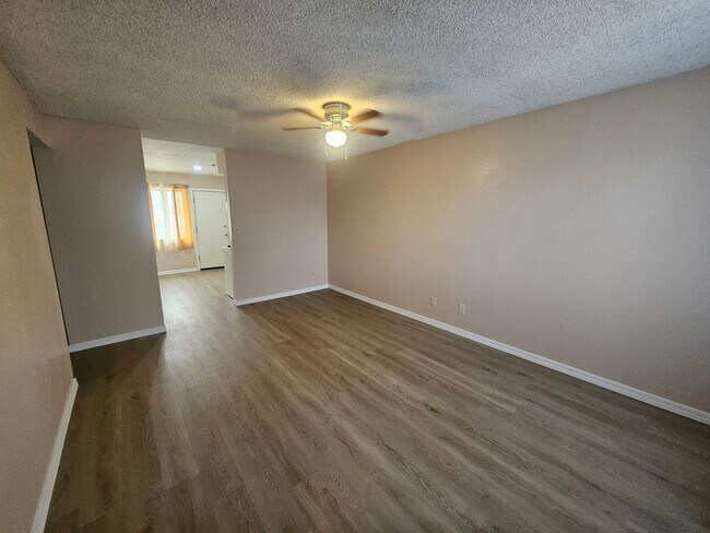 Foto del edificio - 370 Sea Creek Dr