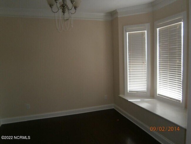 Building Photo - 509 Louvre Ln