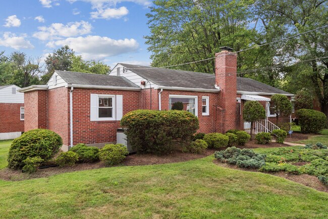 Building Photo - 10800 Blossom Ln