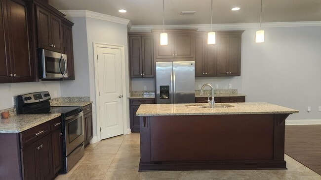 Building Photo - 2133 Janet St