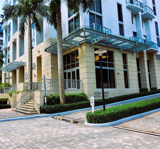 Building Photo - 1050 Brickell Ave