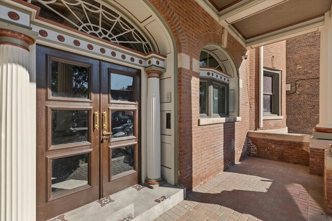 Building Photo - 442-444 E 48th St