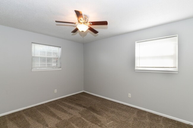 Building Photo - 5135 NE Chouteau Trafficway