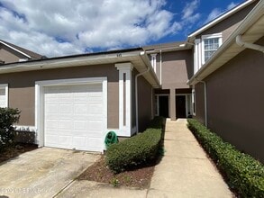 Building Photo - 445 Scrub Jay Dr