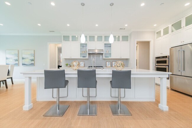 Foto del edificio - Fully Renovated 2 Bed, 2.5 Bath + Den Single Story Home Available NOW in Eastwood Village in Irvine!
