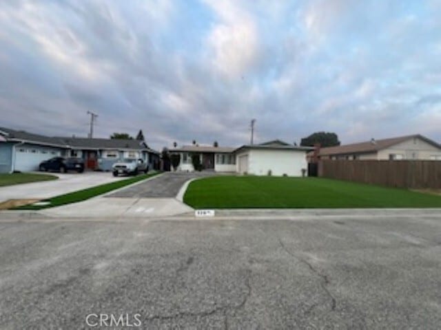 Primary Photo - 329 E Edna Pl