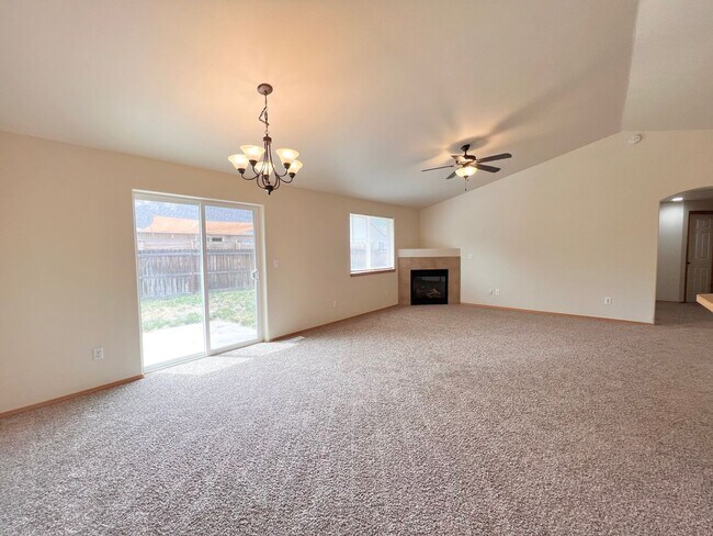 Building Photo - 3/2 Home Located in NW Redmond!