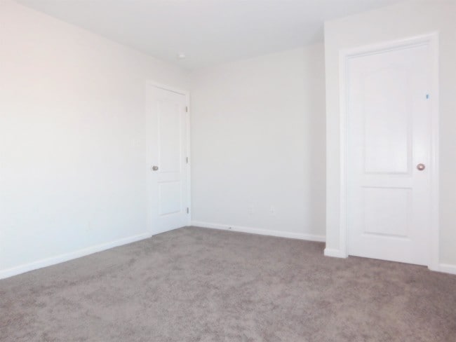 Building Photo - 37 Squire Cir