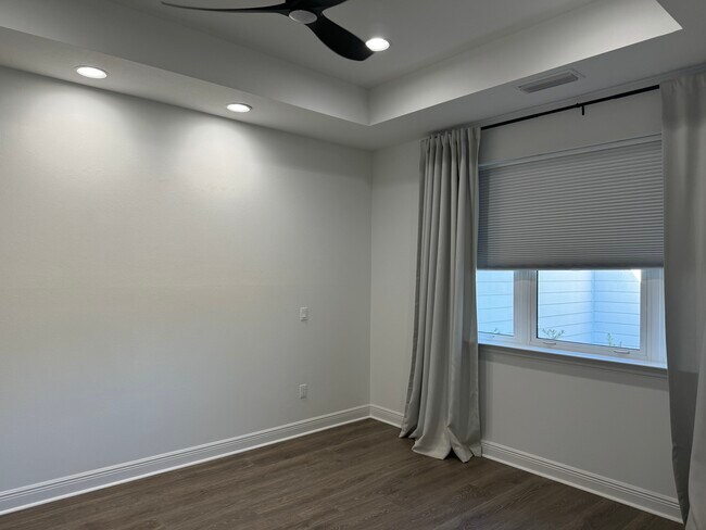 Foto del edificio - 8400 Dockside Pl