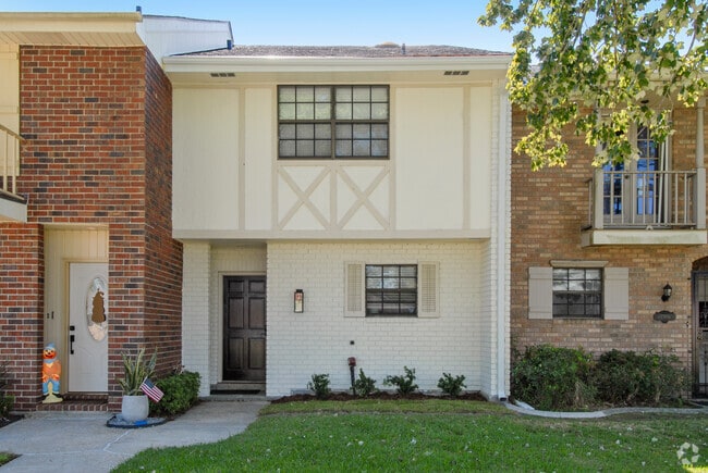 Building Photo - 4502 Park Dr N
