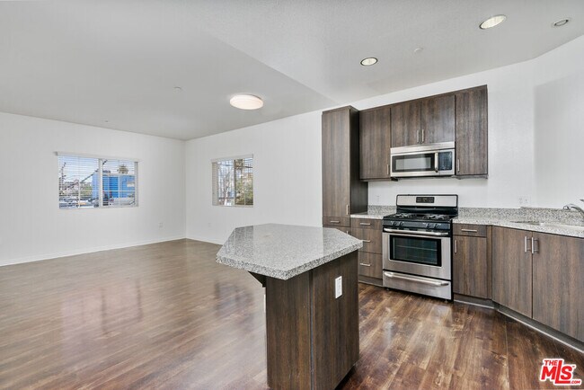 Foto del edificio - 1408 W Washington Blvd