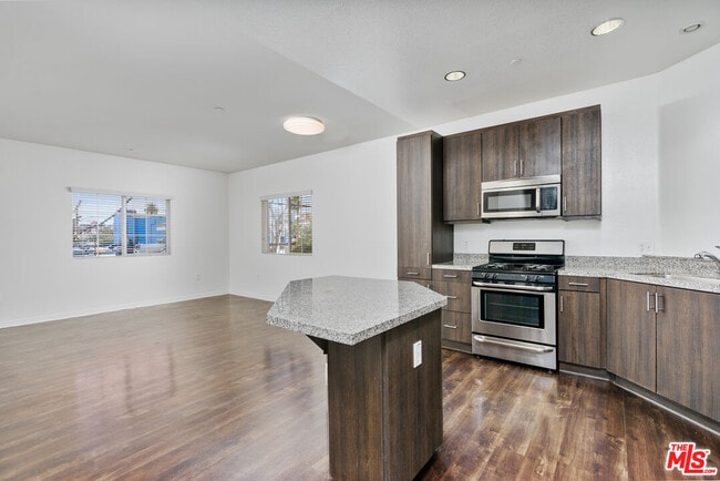 Building Photo - 1408 W Washington Blvd