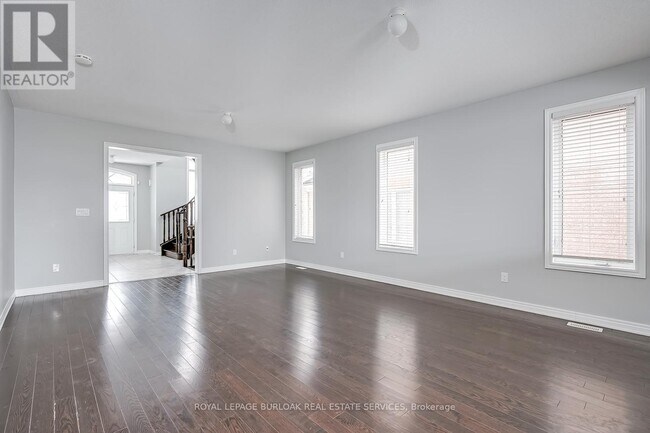 Building Photo - 2105 Falling Green Dr