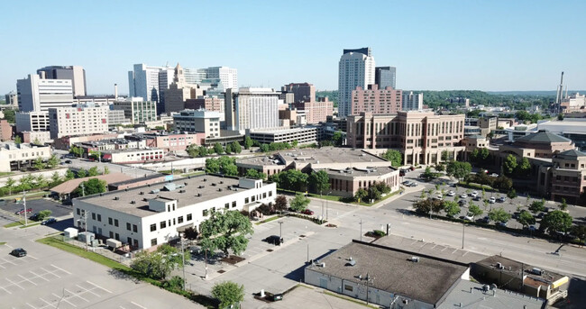 Building Photo - The Beacon Apartments