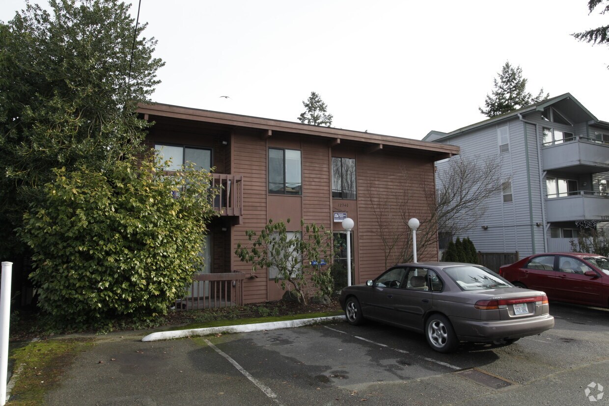 Building Photo - 12340 NE 33rd Ave