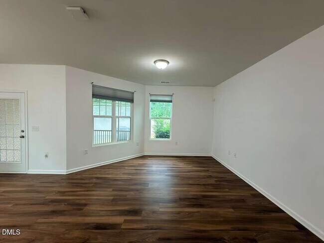 Foto del edificio - 6009 Beale Loop
