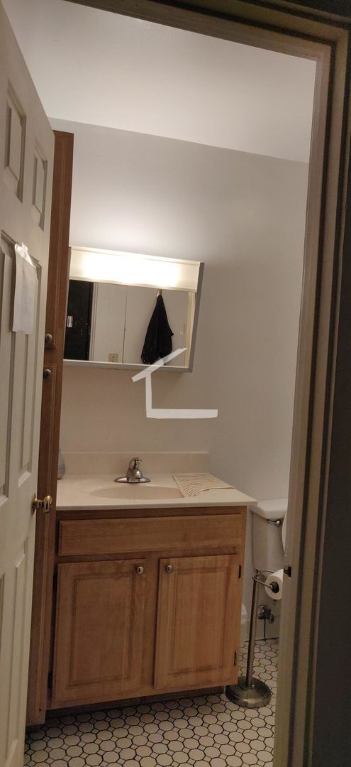 Foto del edificio - 3BR 1Bth unit. Heat/Hot Water included! Great location!