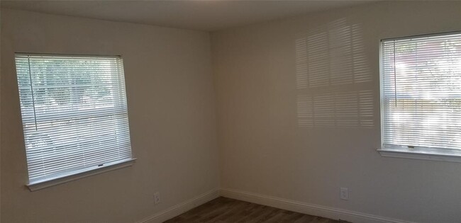 Building Photo - 4951 Dupont Cir