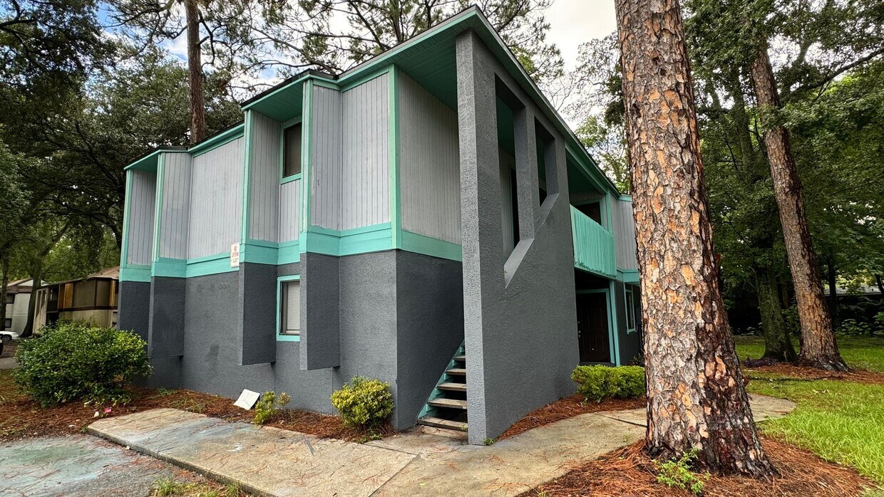 Foto principal - 2 Bedroom - 1 Bath Condo Available for Imm...