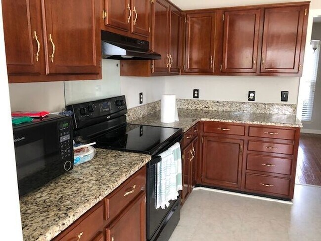 Foto del edificio - 3 Bedroom 2.5 Bath 2-story home in Bradfor...
