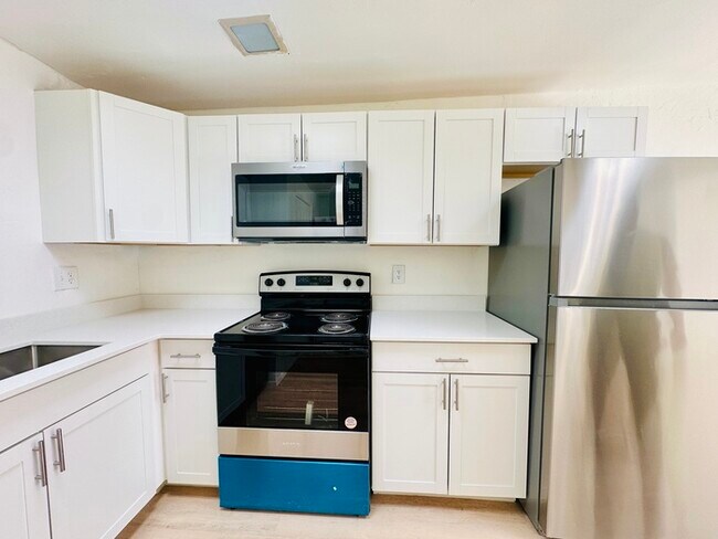 Foto del edificio - Modern Style Renovated 2 Bedroom with Wash...