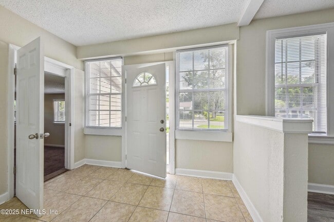 Foto del edificio - 4848 Plymouth St