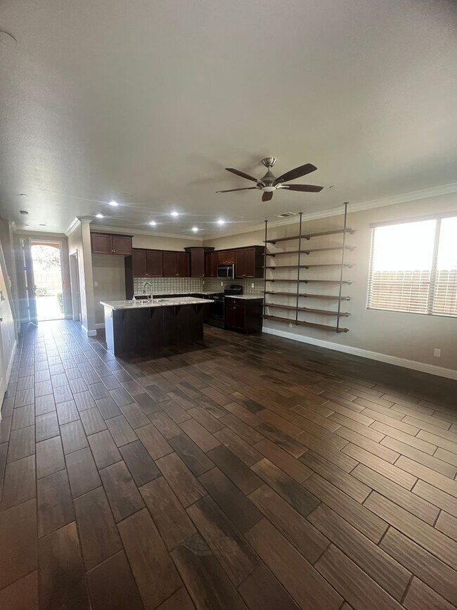 Foto del edificio - Two Story Home Move In Ready located in Avalon Gated Community!!!