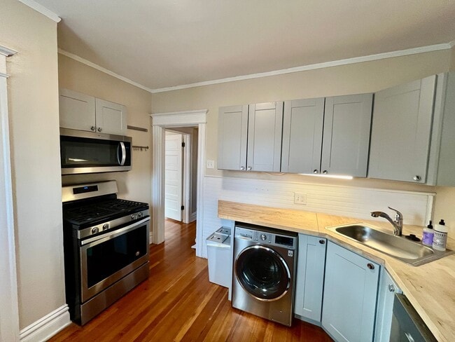 Building Photo - 1300 Steele St