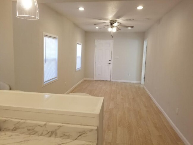 Building Photo - Remodeled 2 Bedroom- Minutes from Las Vega...