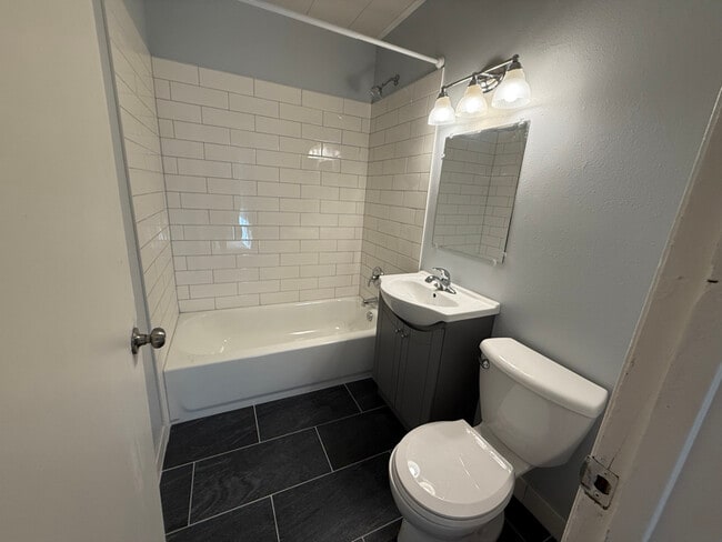 Foto del edificio - 5351 N 83rd St